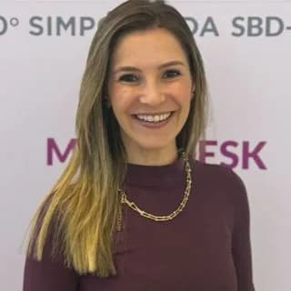 Foto de Dra. Livia Fernanda Mello Savietto
